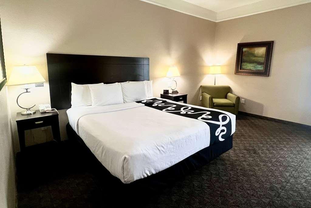 La Quinta Inn & Suites By Wyndham Pharr Rgv Medical Center Room photo