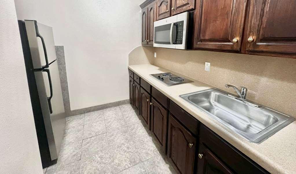 La Quinta Inn & Suites By Wyndham Pharr Rgv Medical Center Room photo